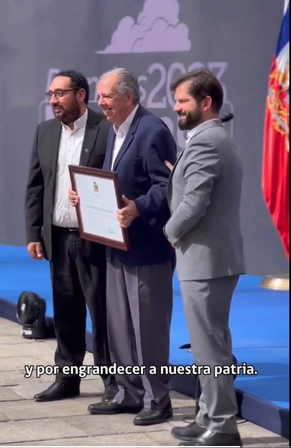 cristianbellei's tweet photo. Grande Juan Edo. García-Huidobro, Premio Nacional de Educación 2023.
La escuela es el centro del cambio educativo; los profesores son sus protagonistas; el derecho al aprendizaje de los estudiantes es su norte. Lo aprendimos del queridísimo JEDO en 1990.
@Mineduc @Presidencia_cl https://t.co/7o7Nn1s0AG