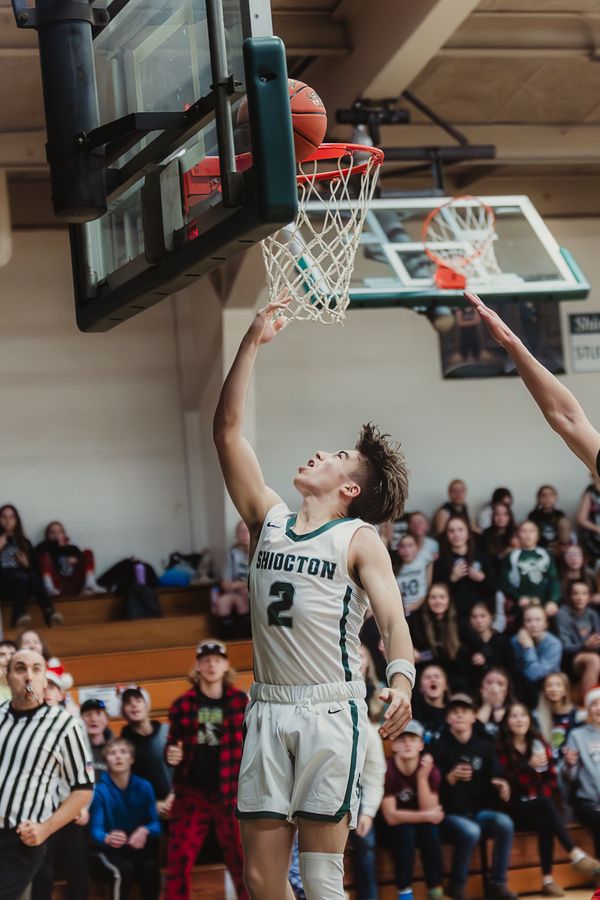 shiocathletics's tweet photo. The Shiocton Boys Basketball team picked up a huge CWC Conference victory on a last second shot by Colten Dewar to defeat Weyauwega-Fremont 49-47 on Friday night! The Chiefs will play a game over Holiday Break when they host Brillion at 3 pm on Thursday 12/28! GO CHIEFS! https://t.co/AXKWgWzlnn