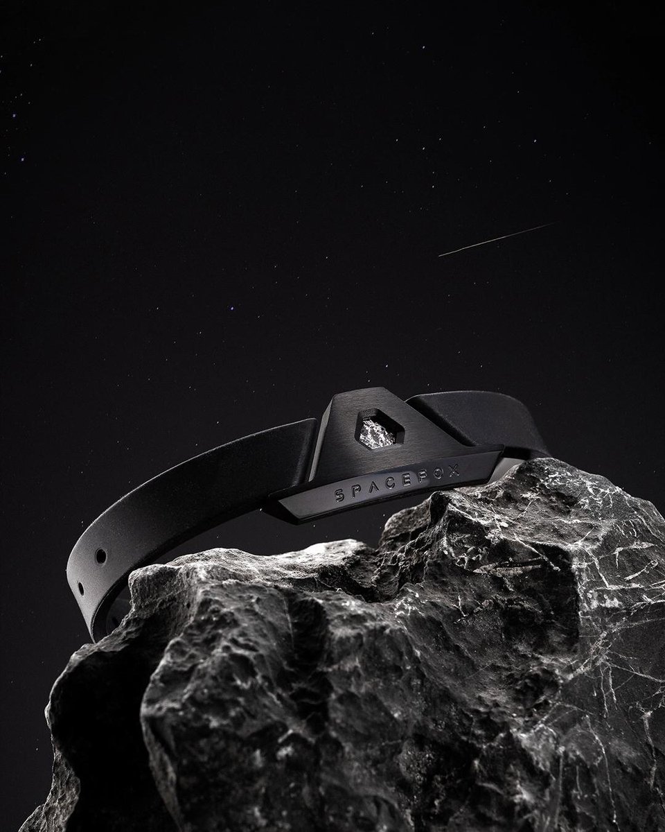 Succombez à l'élégance intemporelle du full black avec le magnifique bracelet ATLAS. Le classique reste indémodable ✨

#MeteoriteStone #BijouxHomme #MadeInFrance