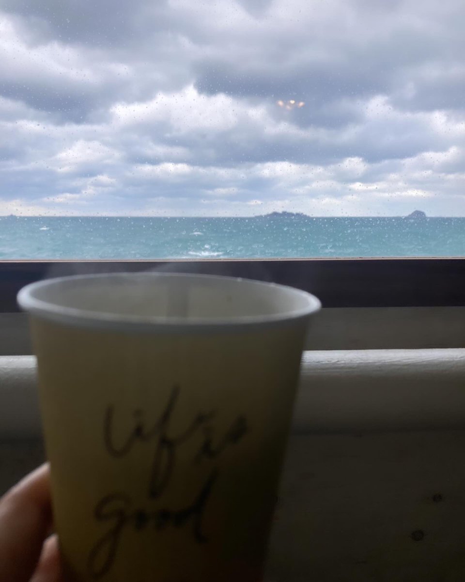 satomaru1233's tweet photo. 野母崎にある海沿いのピザ屋さん「Bremari（ブレマリー）」この日はライオンコーヒーを。すごく豊かなバニラの香りが、舌で甘くないのに鼻で甘いからおいしい。軍艦島も目の前です。
#Bremari
#ブレマリー
#野母崎
#軍艦島 https://t.co/l2HbflUqel