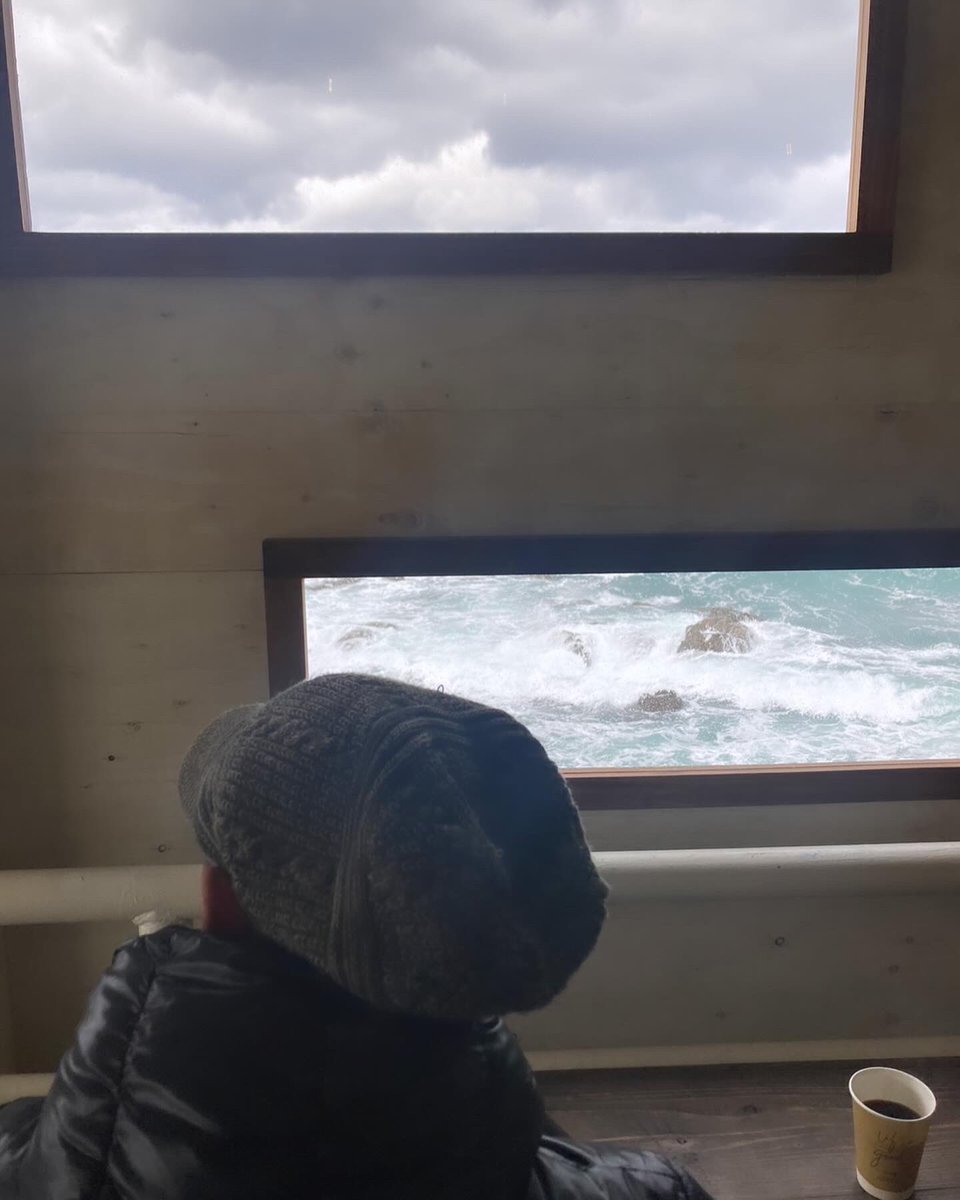 satomaru1233's tweet photo. 野母崎にある海沿いのピザ屋さん「Bremari（ブレマリー）」この日はライオンコーヒーを。すごく豊かなバニラの香りが、舌で甘くないのに鼻で甘いからおいしい。軍艦島も目の前です。
#Bremari
#ブレマリー
#野母崎
#軍艦島 https://t.co/l2HbflUqel