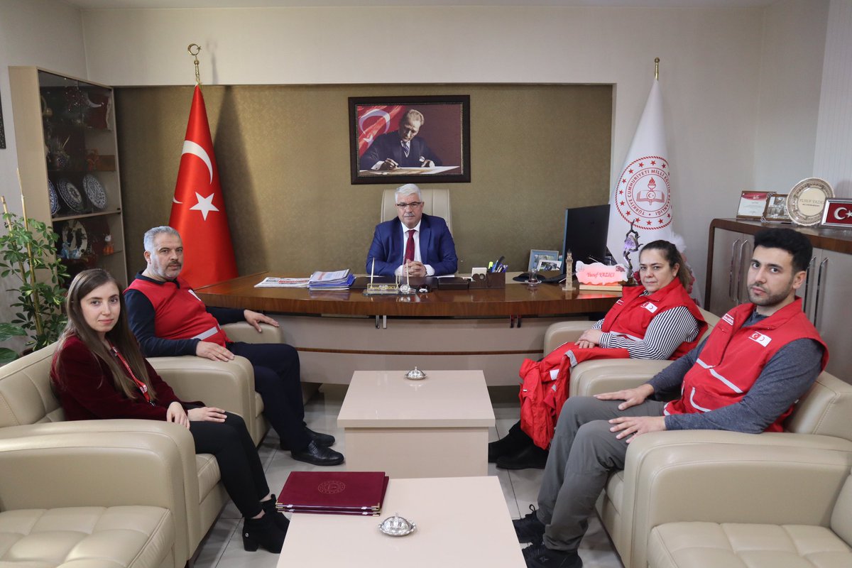 nevsehirmem's tweet photo. Kızılay Nevşehir İl Merkezi ile İl Milli Eğitim Müdürlüğümüz arasında ortaöğretim kurumunda öğrenim gören öğrencilere yardım sağlanmasına yönelik iş birliği usul ve esaslarını içeren protokol imzalandı. ⤵️

@tcmeb 
@Yusuf__Tekin 
@nevsehirvalilik 
@ValiFidan https://t.co/qT5GOpVkyq