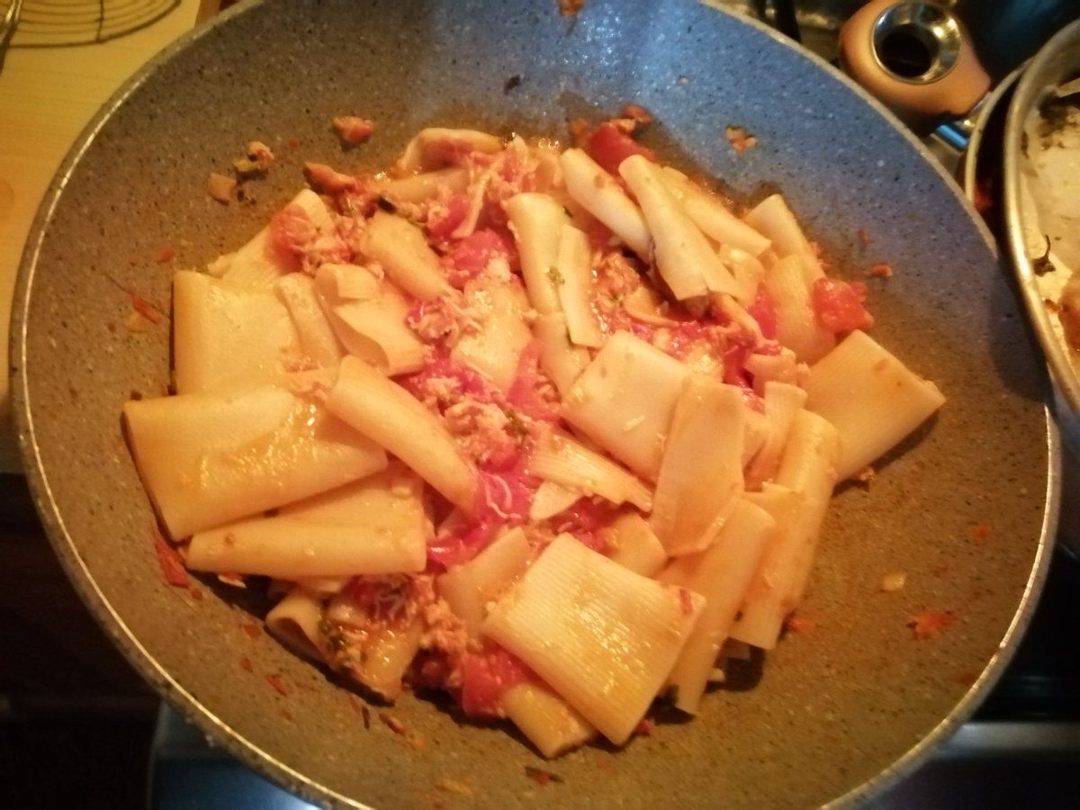 angelodark33's tweet photo. Oggi per pranzo Paccheri
 Con polpa #Astice
Che dire 
 Buon pranzo a tutti https://t.co/M0eTrc9CDF