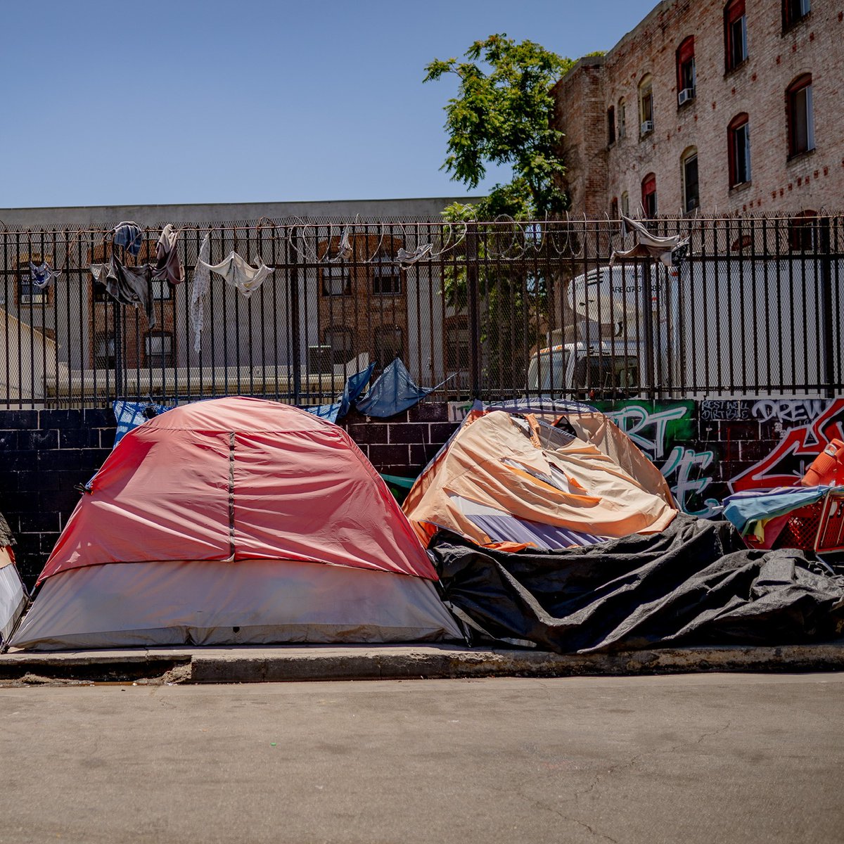 VituityCares's tweet photo. In 2022, about 37.9 million people in the US lived in poverty, and many of them don't have access to quality healthcare. 💔

We're on a mission to bridge this gap, ensuring everyone receives the healthcare they deserve. 🤝

Donate: https://t.co/hPnz7Zgn3p

#VituityCares https://t.co/VLRDshKzwV
