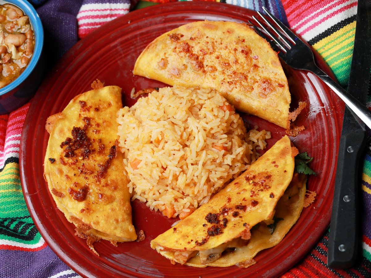 TBlancos1's tweet image. 🌮 Post-Christmas blues? Not on our watch! Elevate your mood with #TBlancos Tacos de la Rosa and our signature Mojo Sauce. Because the joy of flavors never takes a holiday! 🌟🌯 #TacoJoy #MojoMagic