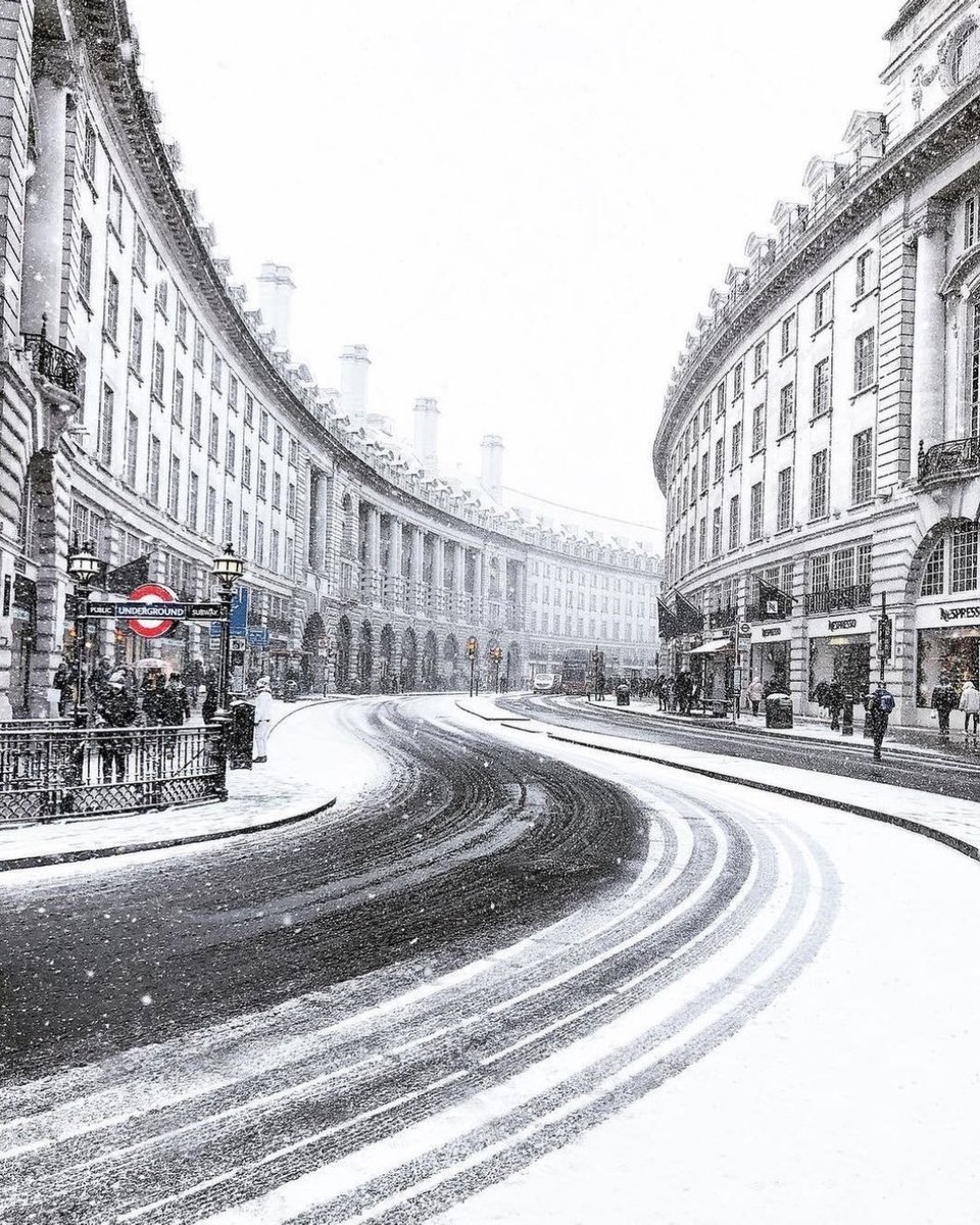 London_Pass's tweet photo. Winter, spring, summer or fall? ❄️🌷🏖🍂⁠
⁠
When would you want to visit London? No matter your chosen season, you can visit the top attractions with #LondonPass 365 days a year: https://t.co/W1YAWTOW0H
⁠
📷: linalieart⁠/IG https://t.co/ajj3VpGwfi