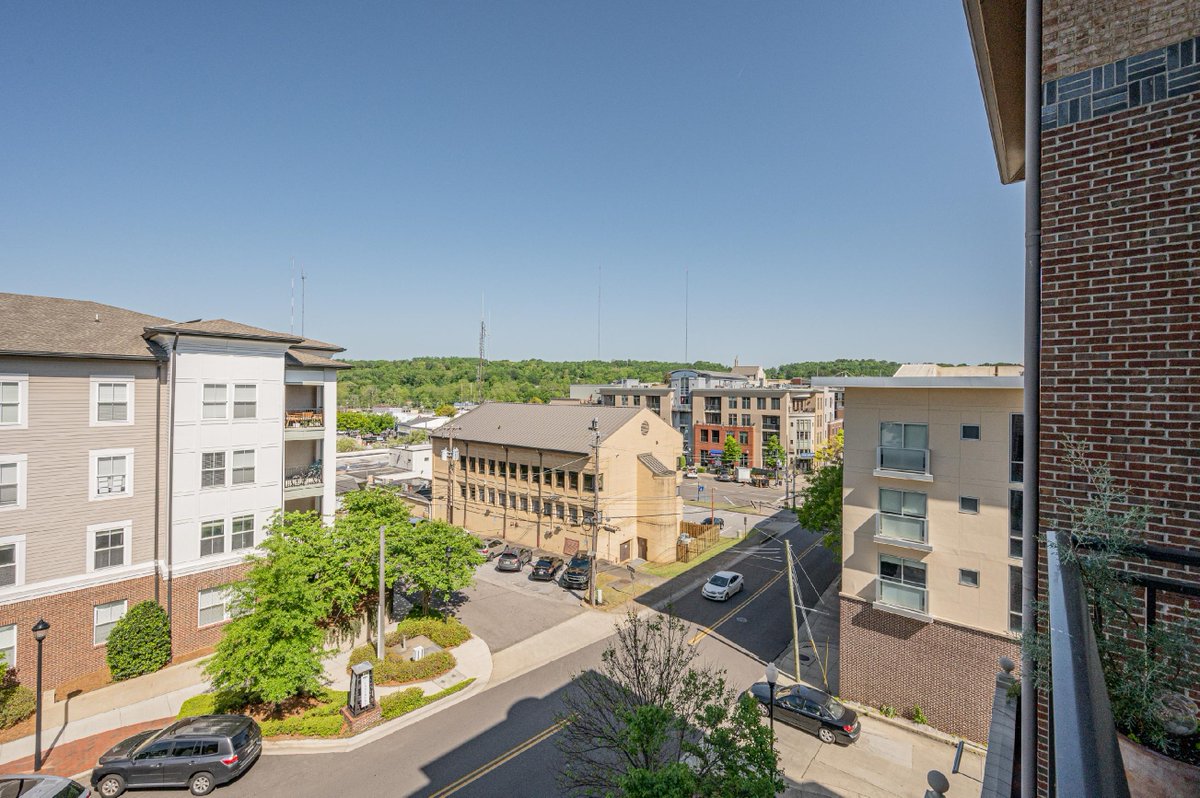BhamtoursInfo's tweet photo. Now that's a fireworks view!#patiofireworks #bhamtours #birminghamrealestate #realestatephotography #realestate #birminghamrealtor #bhamrealtor https://t.co/1gp1za02TM