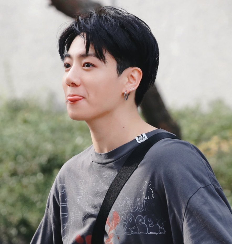 thinking about this jungkook </3