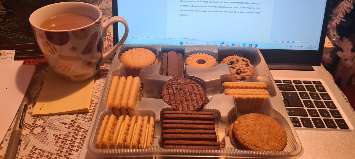 LouiseLacy's tweet image. Snacks when working. 😁
Don&apos;t tell me not to work that&apos;s unhelpful and means I&apos;ll only have to do more in the coming days. But it&apos;s ok for those who don&apos;t have to do it, it just all depends on me.#DissertationLife