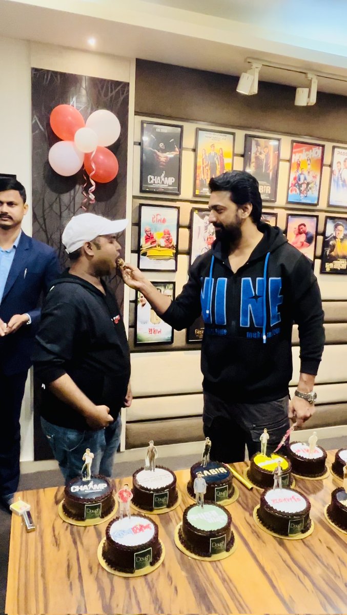 SamratPIKU's tweet photo. বড়দিনের বড়ো জিনিস। ❤️
@idevadhikari
#HappyBirthdayDEV #Dev https://t.co/Se64uucopc