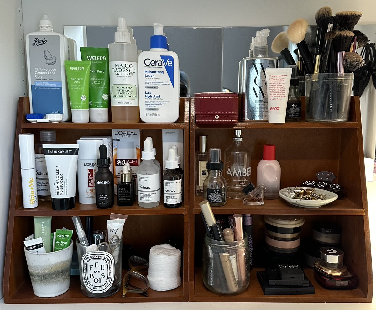 TheEditteur's tweet photo. Current state of my makeup and skincare https://t.co/ZFrmICAjp5