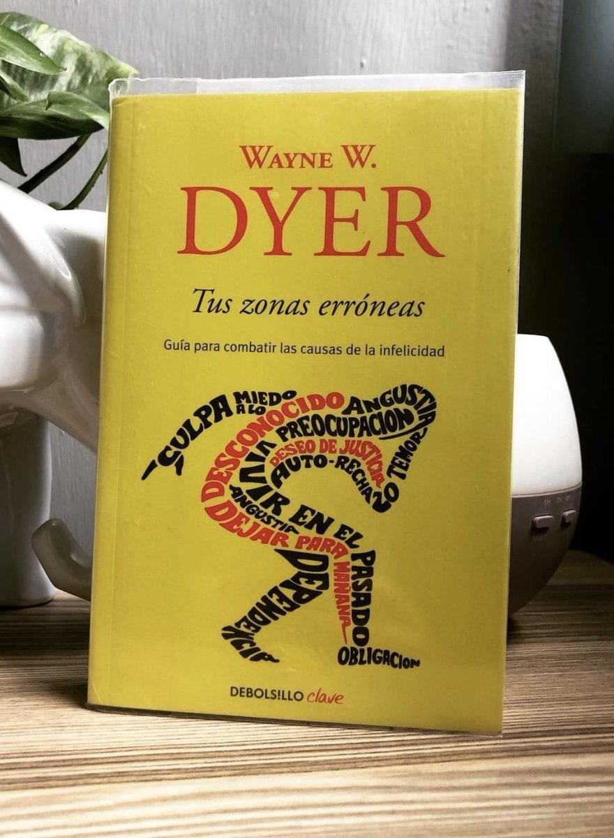 "Tus zonas erróneas" es el mejor libro para cambiar las causas de tu infelicidad.

Si no eres feliz con tu vida, debes leer este HILO.

Dentro hilo con las 12 claves de sus 12 capítulos 👇🏼🧵