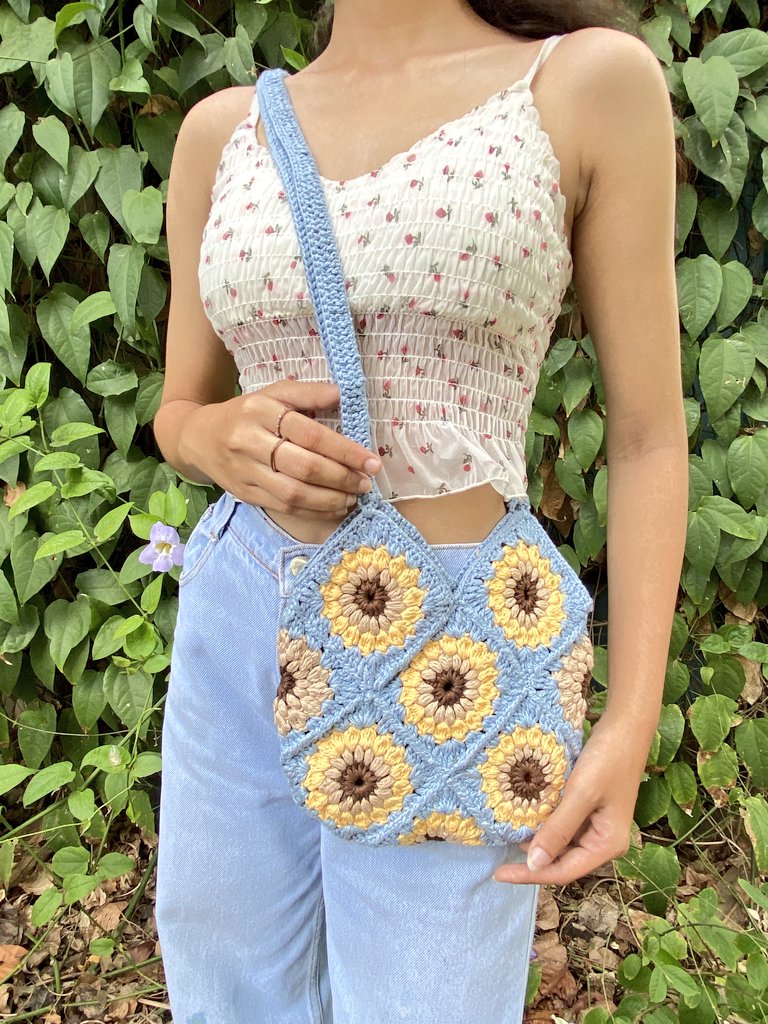 _imnotrude's tweet photo. wearing my ART🧶 https://t.co/uRZjqL80Qw