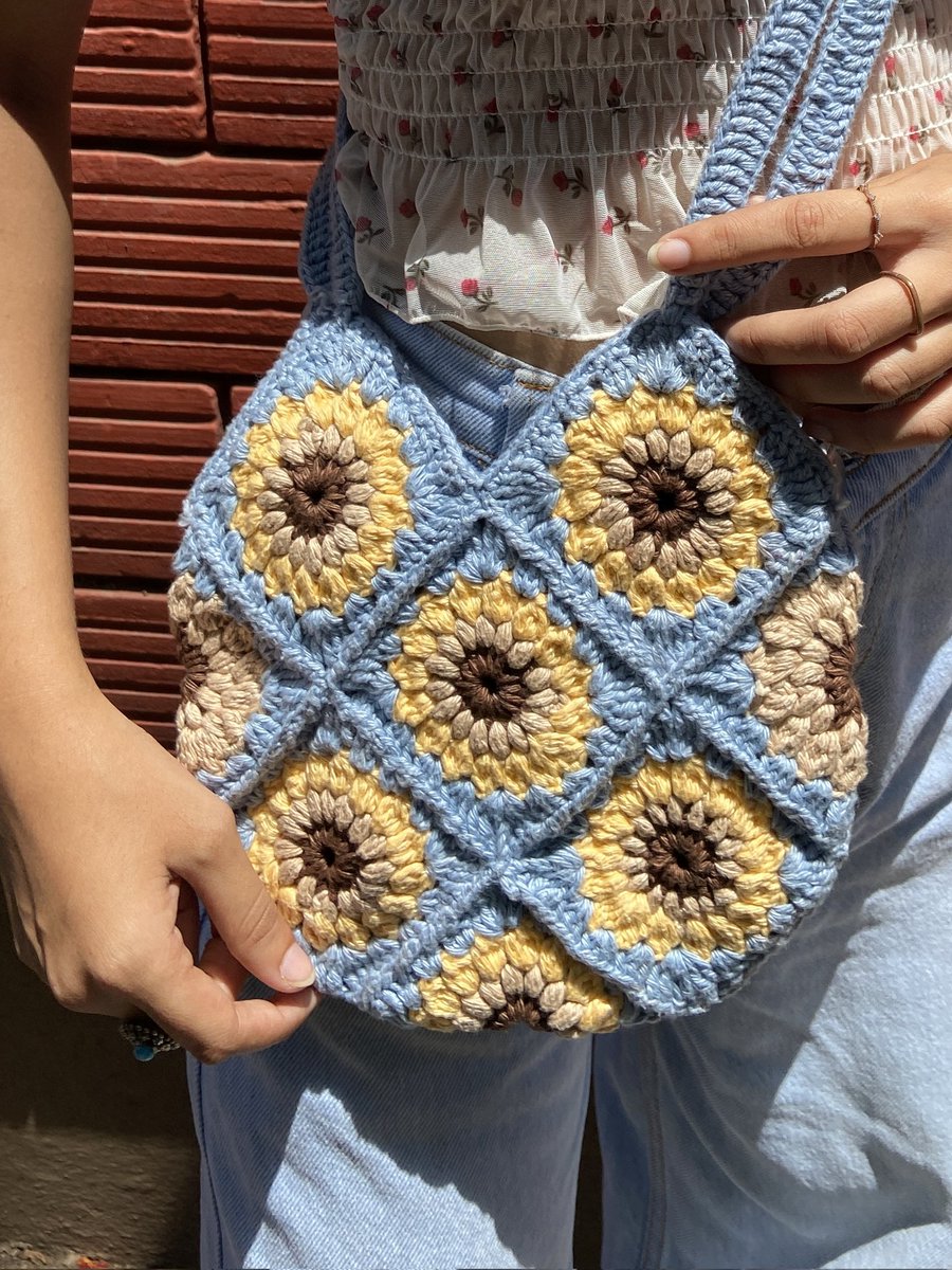 _imnotrude's tweet photo. wearing my ART🧶 https://t.co/uRZjqL80Qw
