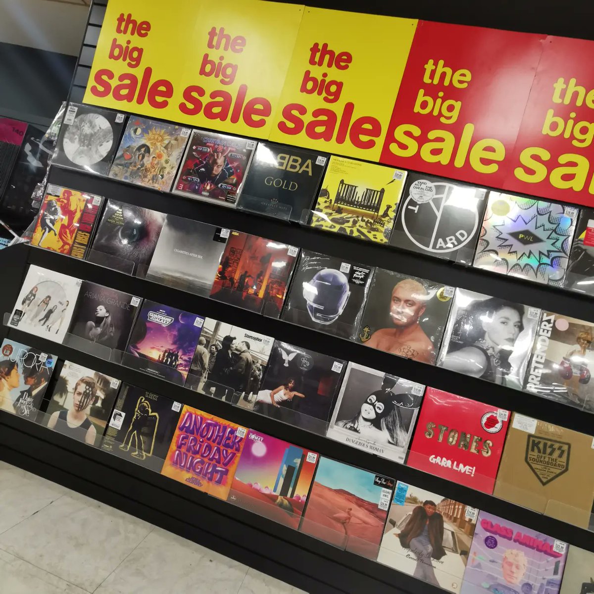 hmvBirmingham's tweet photo. 🔥 THE BIG SALE 🔥

Happy Boxing Day!

Looking to spend that Christmas dollar you got? 🤩 What better way than to grab your favourite vinyl records from our massive post Xmas sale!? 🔥 Check out some of our staff picks below! 

#thebigsale #hmv #hmvbirmingham #hmvLovesVinyl https://t.co/XrpEIm9neP