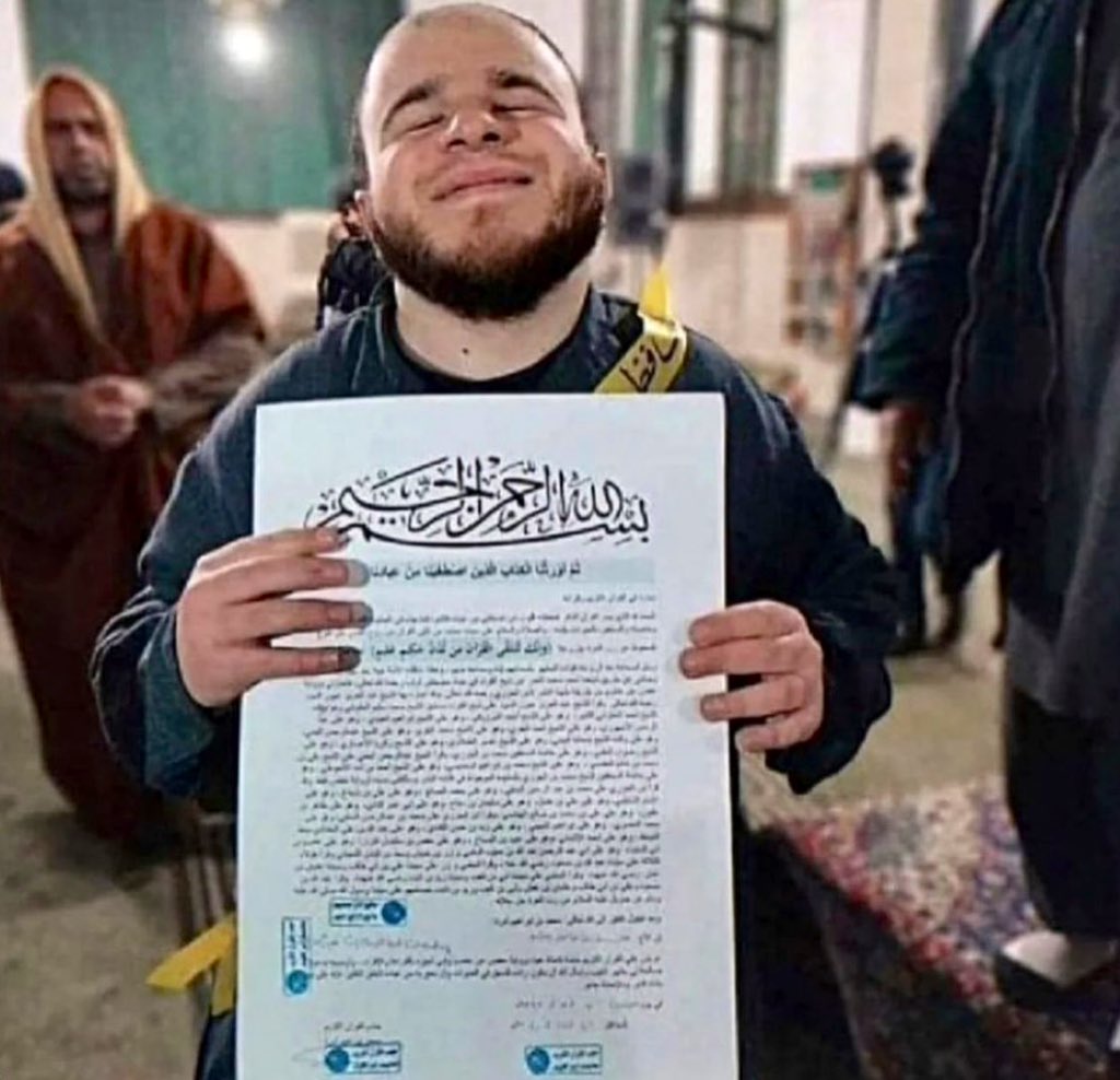 EmilySmithy3xa's tweet photo. A Blind Young Man was Given A Certificate Memorizing The Holy Qur’an!❤️
Retweet 🔁🔁🔁🔁🔁
#PAKvsAUS #SpeakerChor #TruePakistani #Islamabad #BabarAzam𓃵 #PeshawarHighCourt
#گستاخ_انوشہ_پر_لعنت #عمران_خان_تو_آئے_گا
#غزه_تنتصر https://t.co/cjgWxCrGcU