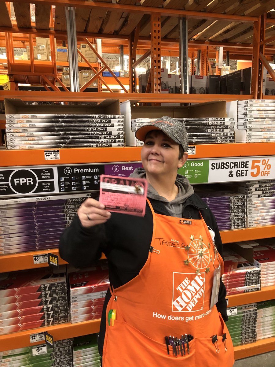 #DreamTeam2217:  Often cashiers are the only contact our customers have with our associates. Because of this; cashiers must GET the importance of Excellent Customer Service.  These ladies; Angela, Tammy and Tamera; continue to Deliver On The Orange Promise. Thank you so much!!!