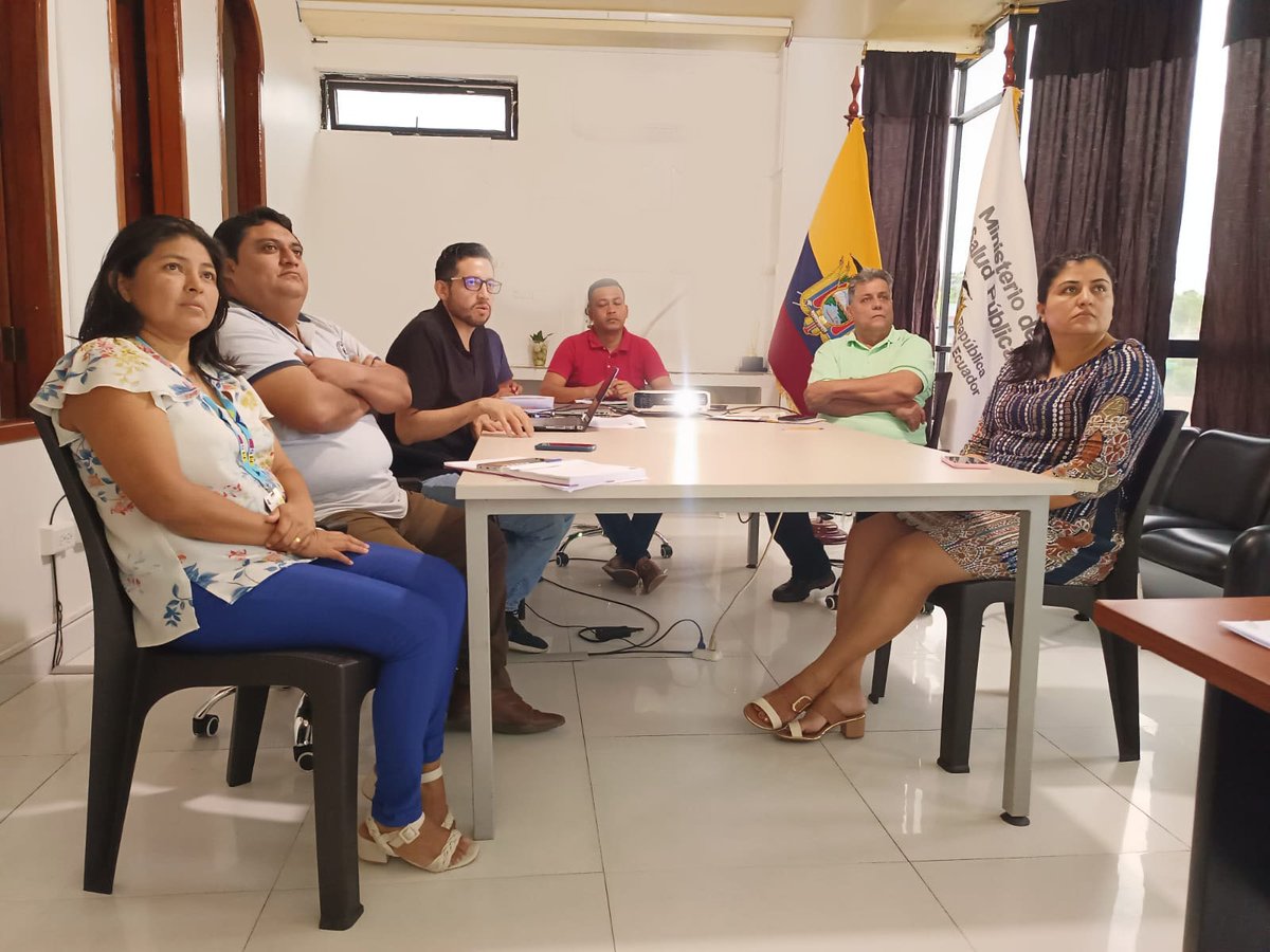Salud_Napo's tweet photo. 2/3 La Gestión Zonal de Vigilancia, Prevención y Control de la Salud, planifica actividades a nivel zonal para disminuir la presencia de nuevos casos debido a la picadura del mosquito Aedes aegypti. https://t.co/aKY2WJrsd5
