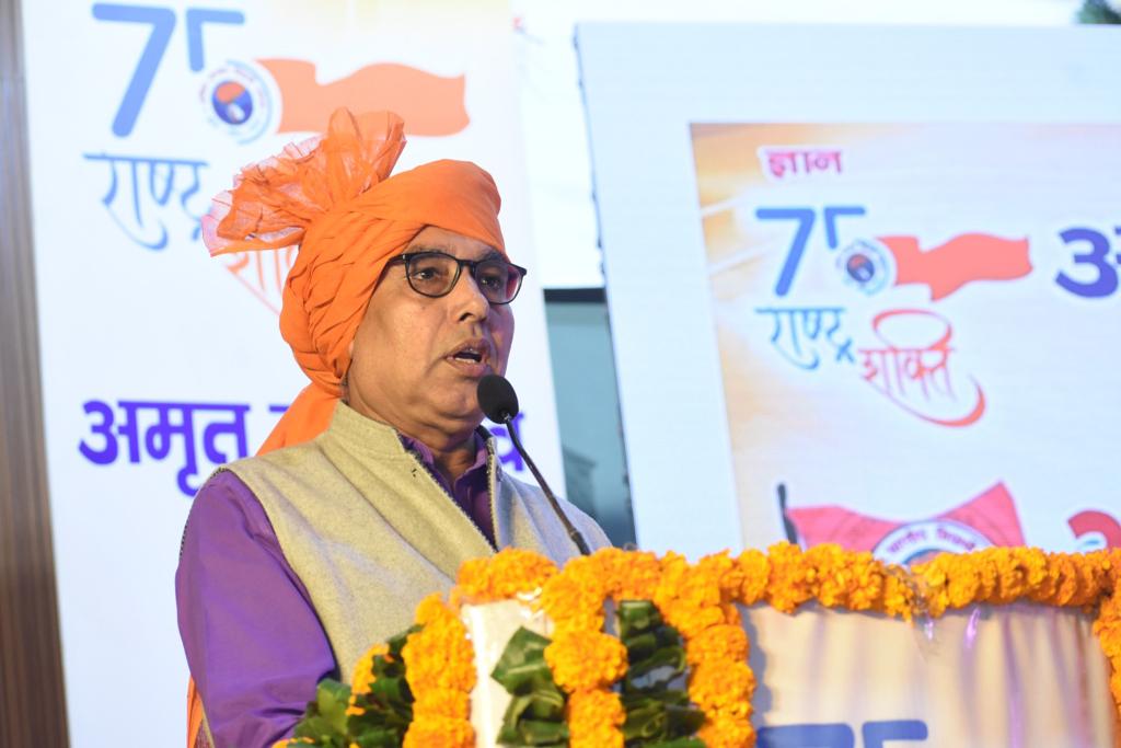ABVPVoice's tweet photo. :@ABVPMeerutPrant का 'अमृत महोत्सव समारोह' मेरठ में उत्तर प्रदेश भाषा संस्थान के निवर्तमान अध्यक्ष डॉ. राजनारायण शुक्ल, अभाविप के राष्ट्रीय सह संगठन मंत्री श्री @PrafullaAkant, क्षेत्रीय संगठन मंत्री श्री @iManojNikhra एवं चौ. चरण सिंह विश्वविद्यालय की कुलपति प्रो. संगीता शुक्ला की विशेष उपस्थिति में संपन्न हुआ। अभाविप के अनेक वर्तमान एवं पूर्व कार्यकर्ता इस समारोह में उपस्थित रहे। 
 
#ABVP75