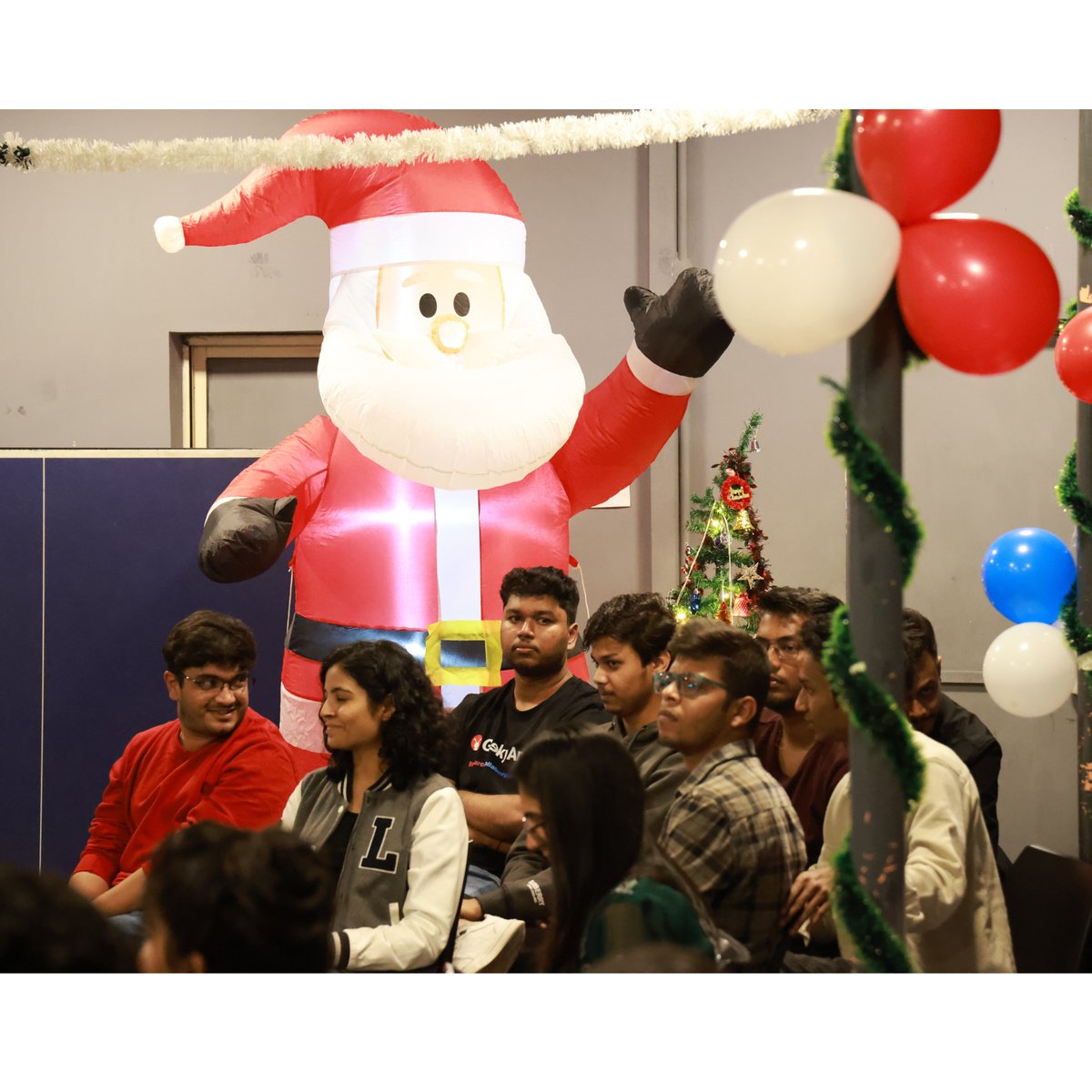 geekyants's tweet photo. We had a holly, jolly Christmas, times two, at the GeekBase. Cheers to more happiness, joy, and delicious plum cakes (hopefully every day)! โ๏ธ
#GeekyAnts #GeekBase #Christmas2023 #FestiveFun https://t.co/NYoM11EGCJ