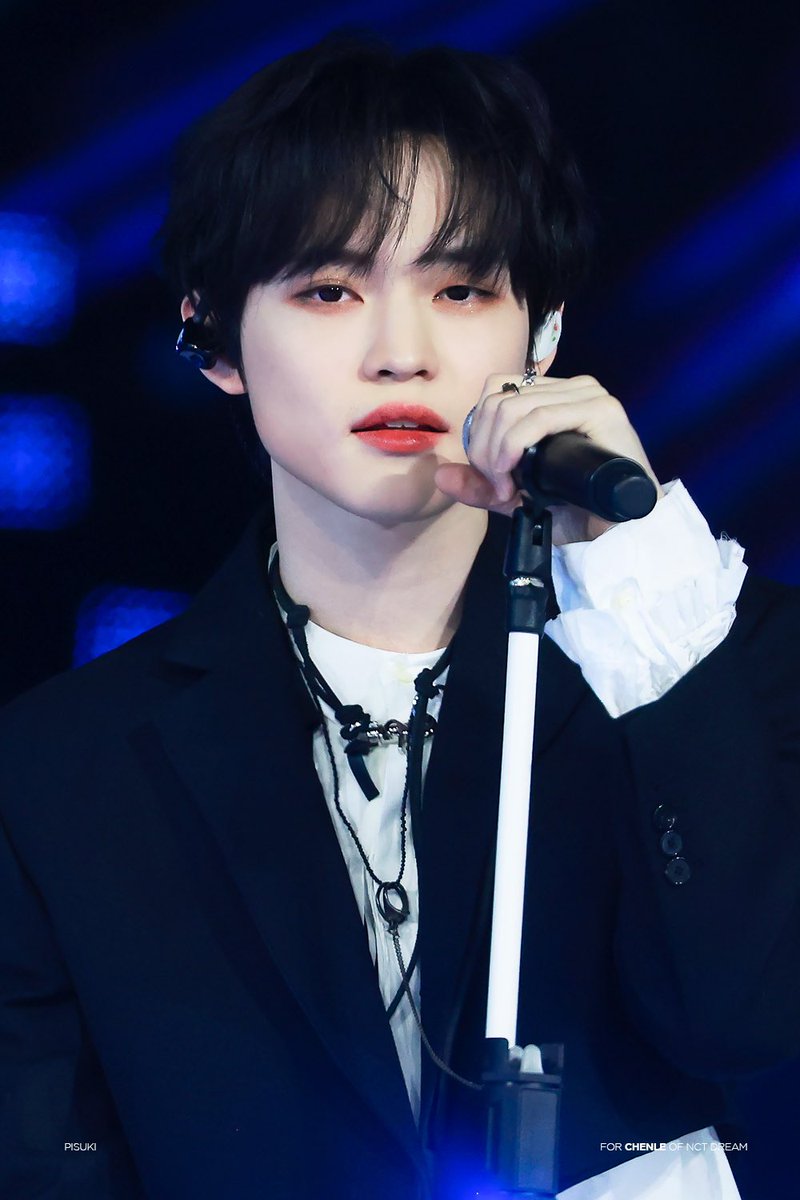 pisuki_lele's tweet photo. 231225 #천러 #CHENLE https://t.co/5Vm6t68B87