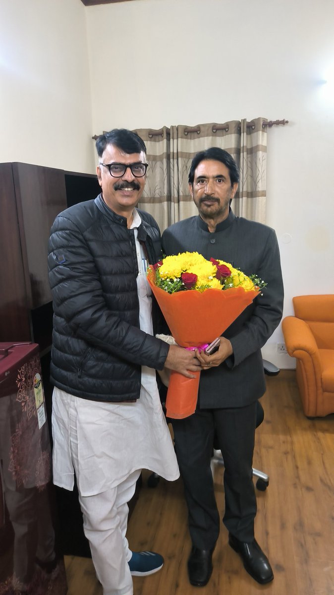 RajeshThakurINC's tweet photo. आज @INCIndia के महासचिव सह @INCJharkhand प्रभारी आदरणीय श्री @GAMIR_INC जी से दिल्ली में शिष्टाचार मुलाकात कर उन्हें प्रभारी नियुक्त किए जाने पर बधाई दी।

उनसे मिलकर यह महसूस किया कि वो बेहद ही सहज, सरल एवं संगठन को बारीकी से समझने वाले व्यक्ति हैं।

उनसे संगठन सशक्तिकरण के संदर्भ में लंबी चर्चा हुई।