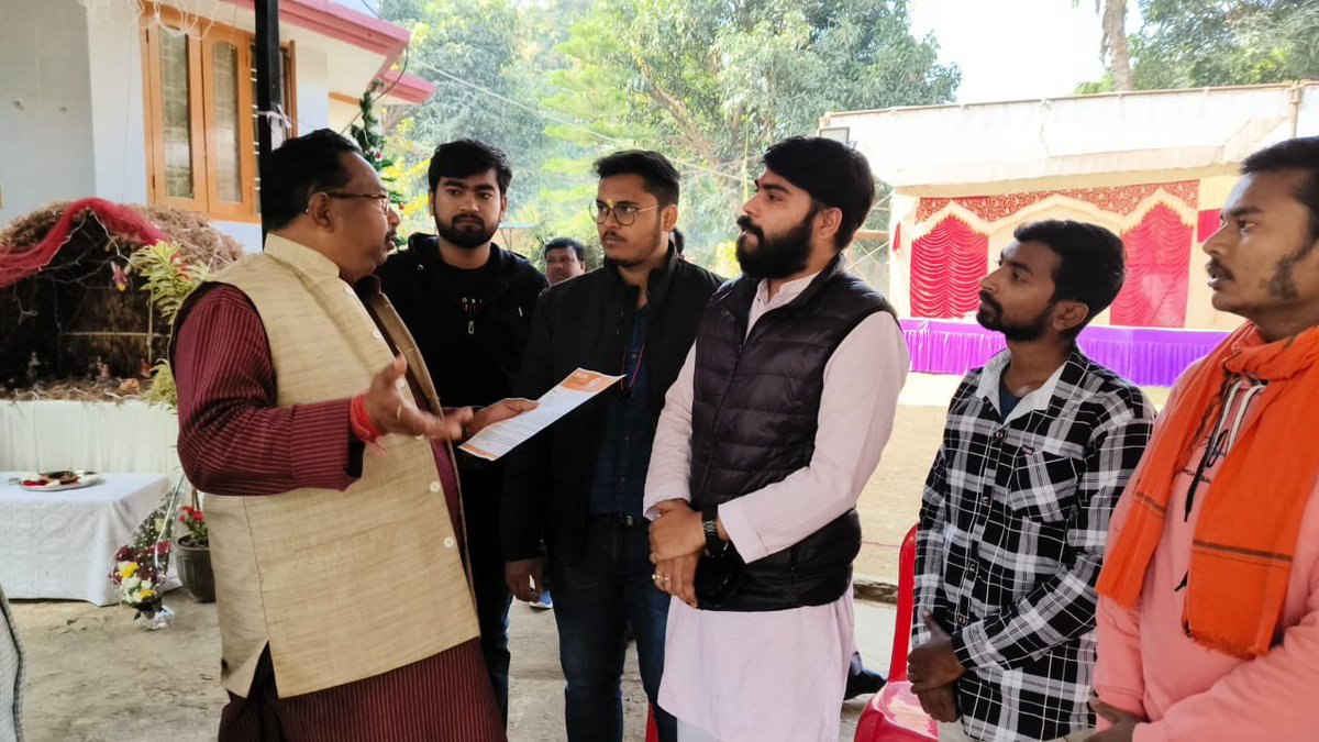 RachitMishra__'s tweet photo. आज आजाद सेवा संघ द्वारा लुंड्रा विधायक आदरणीय @PrabodhMinj अंकल जी से मुलाकात किया गया एवं धौरपुर स्थित नवीन शासकीय महाविद्यालय को स्थानांतरण करवाने हेतु ज्ञापन सौंपा गया। जिसपर उनके द्वारा उचित आश्वासन देते हुए जल्द स्थानांतरण करवाने के साथ छात्रहित में कार्य करने की बात कही गई। https://t.co/roCAebjVaB