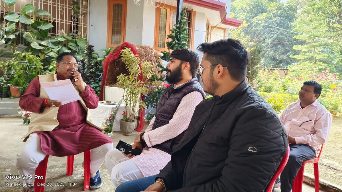आज आजाद सेवा संघ द्वारा लुंड्रा विधायक आदरणीय <a href="/PrabodhMinj/">Prabodh Minj (मोदी का परिवार)</a> अंकल जी से मुलाकात किया गया एवं धौरपुर स्थित नवीन शासकीय महाविद्यालय को स्थानांतरण करवाने हेतु ज्ञापन सौंपा गया। जिसपर उनके द्वारा उचित आश्वासन देते हुए जल्द स्थानांतरण करवाने के साथ छात्रहित में कार्य करने की बात कही गई।