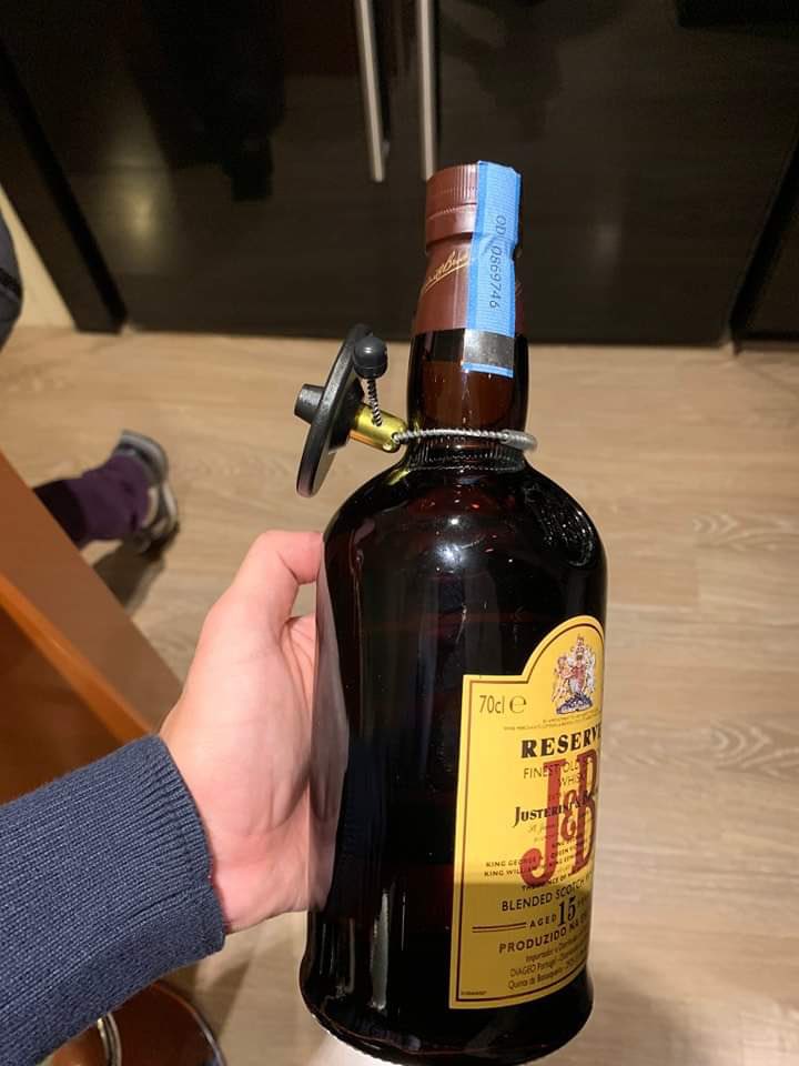 E o meu tio que ofereceu uma garrafa de whisky… ainda com alarme.