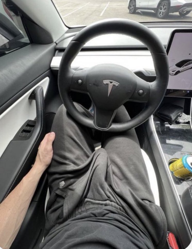 OfficialBenFN's tweet image. Bought my first ever car today, Tysm❤