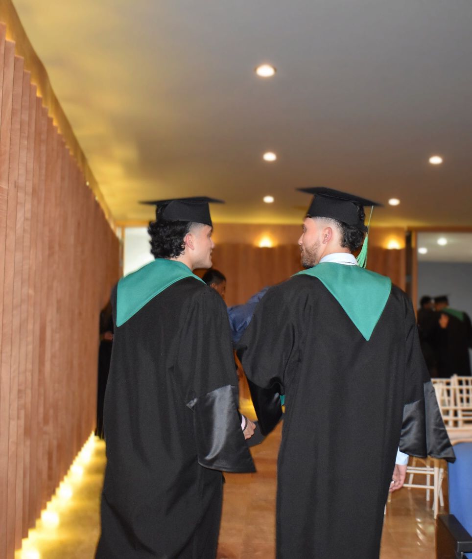 GaxiolAint's tweet photo. Desde @AcnurMexico #SLP, celebramos el logro excepcional de José Andrés y Emmanuel, dos hermanos que recientemente se graduaron de la Licenciatura en Comercio Internacional de la @upotosinamx. ¡Su historia es un vivo testimonio de resiliencia y determinación! 🌟🎓💙 https://t.co/Iem24H23Ho