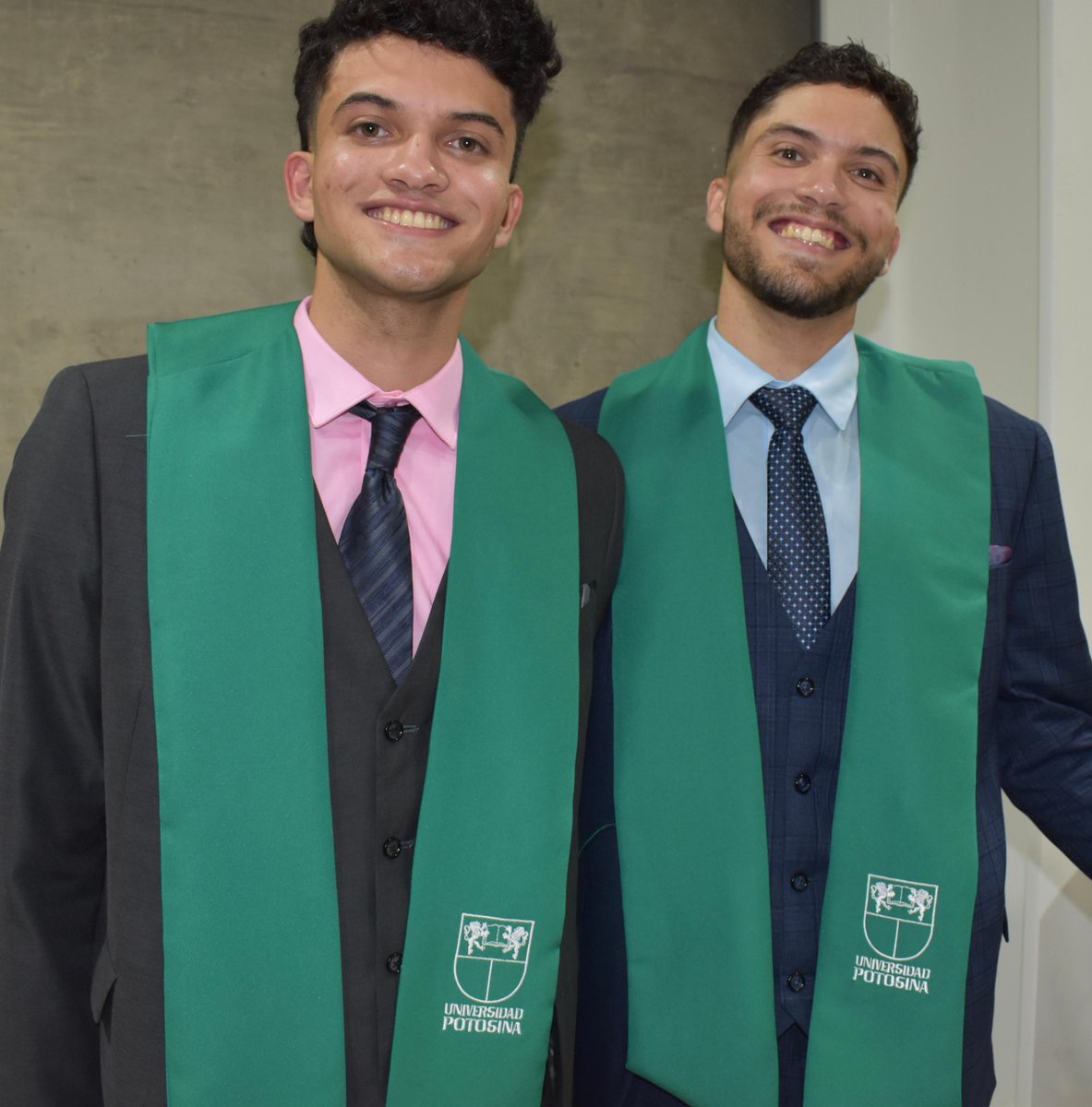 GaxiolAint's tweet photo. Desde @AcnurMexico #SLP, celebramos el logro excepcional de José Andrés y Emmanuel, dos hermanos que recientemente se graduaron de la Licenciatura en Comercio Internacional de la @upotosinamx. ¡Su historia es un vivo testimonio de resiliencia y determinación! 🌟🎓💙 https://t.co/Iem24H23Ho