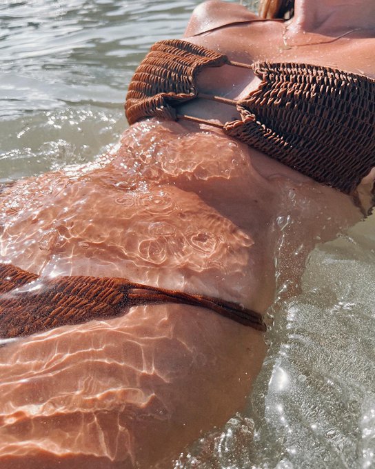 Watch Molly Pills's leaked NSFW photo on TwXstars