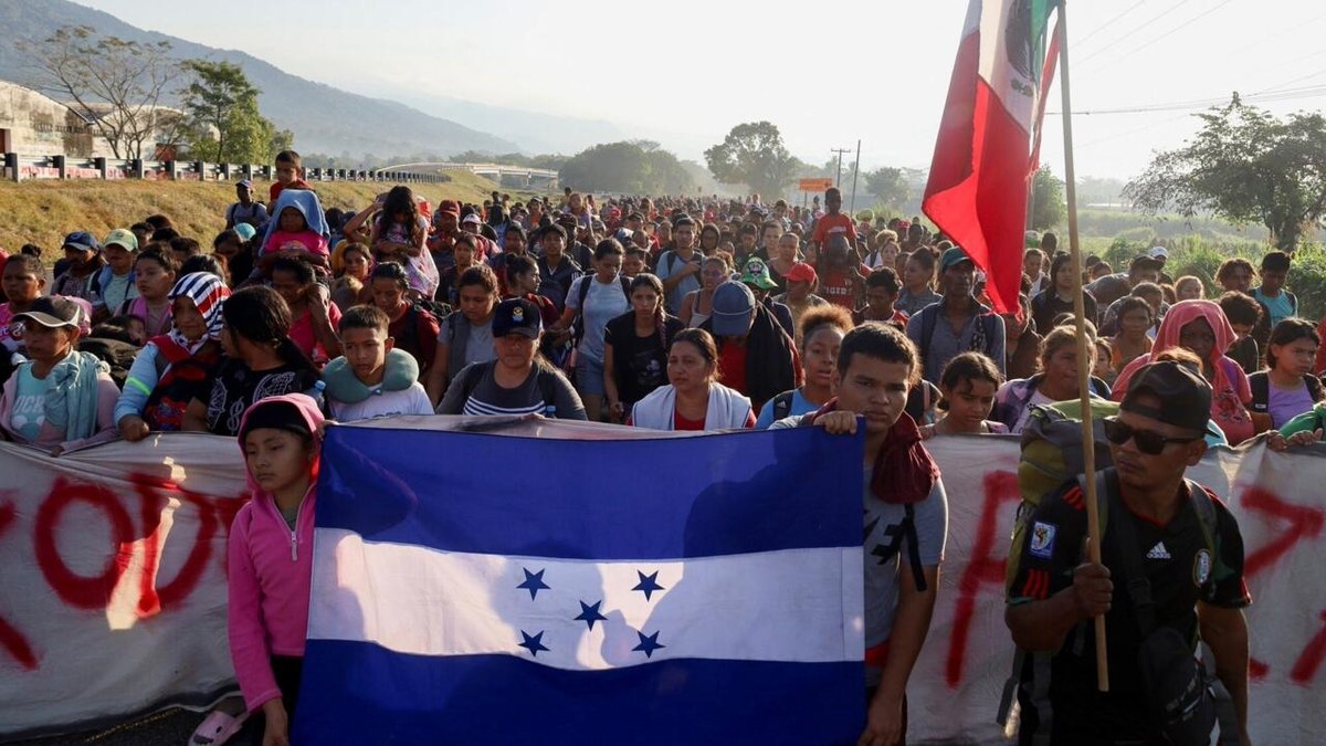 Mexique: des milliers de migrants marchent en direction des États-Unis dans un «Exode de la Pauvreté» rfi.my/AD0n.x