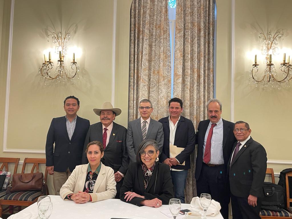 CEMexicano's tweet photo. Con profunda tristeza, lamentamos el fallecimiento del senador Armando Guadiana Tijerina. Recordamos con aprecio su participación el 1 de diciembre de 2021 en una de nuestras reuniones, donde junto con diputados y senadores, escuchó la propuesta de energía del CEMEXICANO. https://t.co/xaVybiBLyT