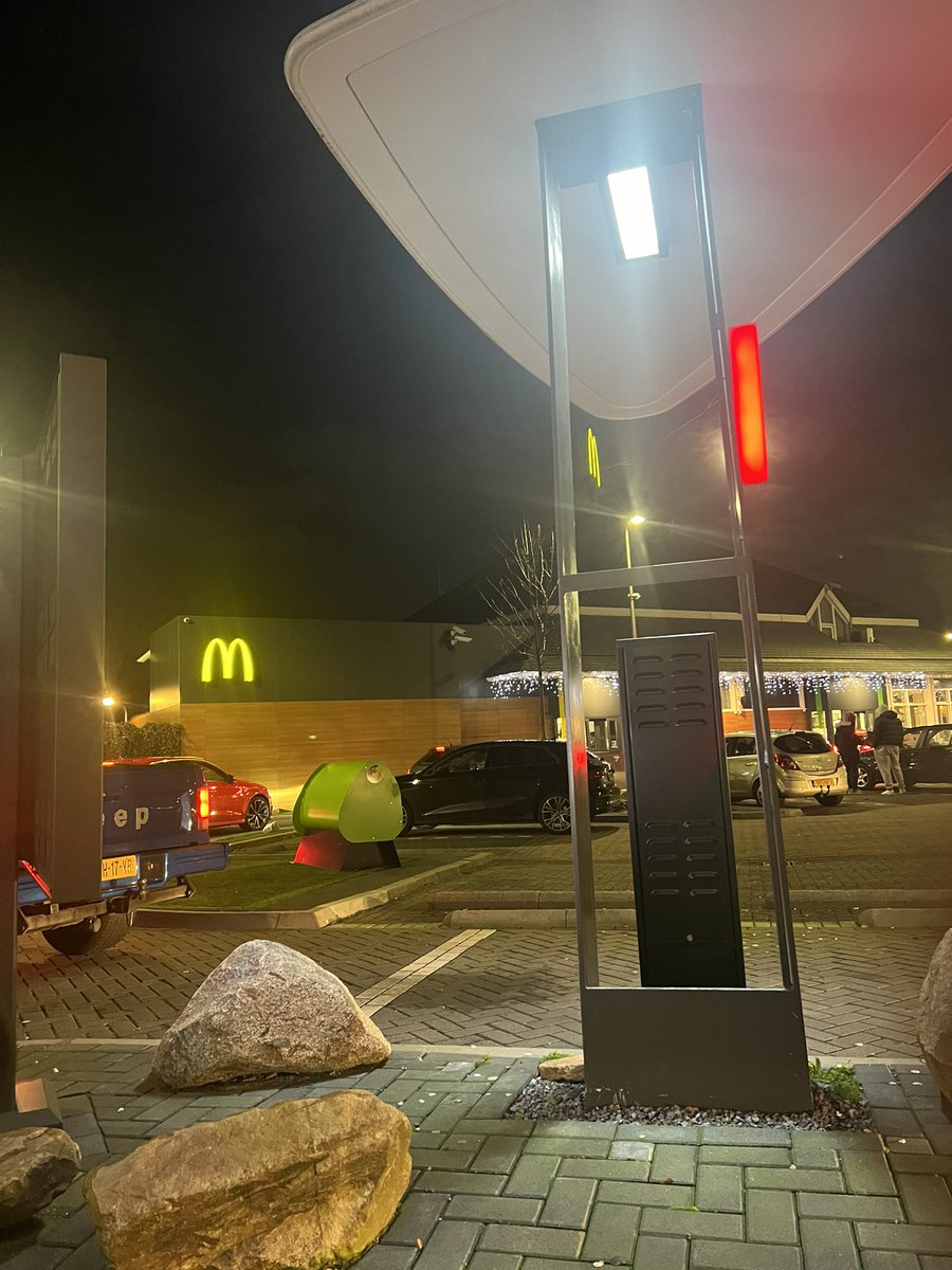 baara_a's tweet photo. Wie is er vandaag allemaal naar de #geleM geweest 😬😬😬
#McDonalds https://t.co/2yotsJHdKM