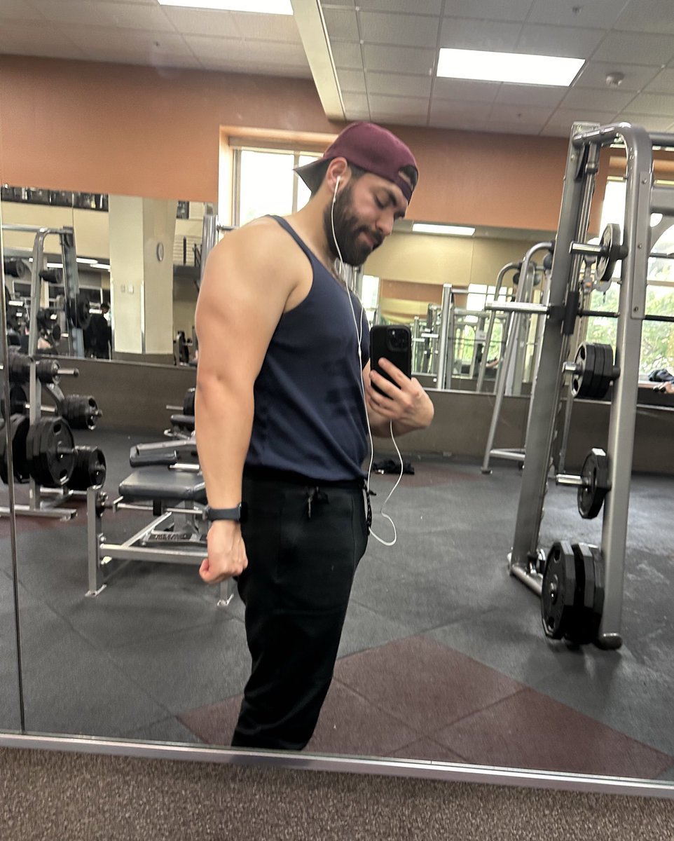 luisvenegasart's tweet photo. Letβs keep this end of the year rolling strong πͺπΌπ» #lva #musclegain #muscletop #thickbro #keepgoing #WorkoutMotivation #beefymen https://t.co/bXq87SHsLU