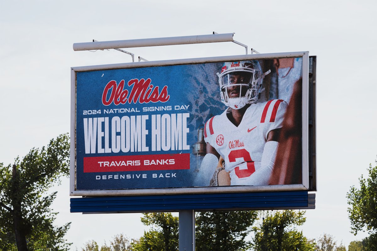 OleMissFB's tweet photo. Look for these 3 signees across Mississippi today 👀

#WeRunTheSip https://t.co/JddPy4SMuH