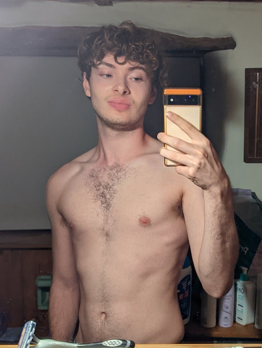 almondboyy's tweet photo. bf has been helping me out at the gym and I'm growing 🥰 https://t.co/TmLLDMlrUN