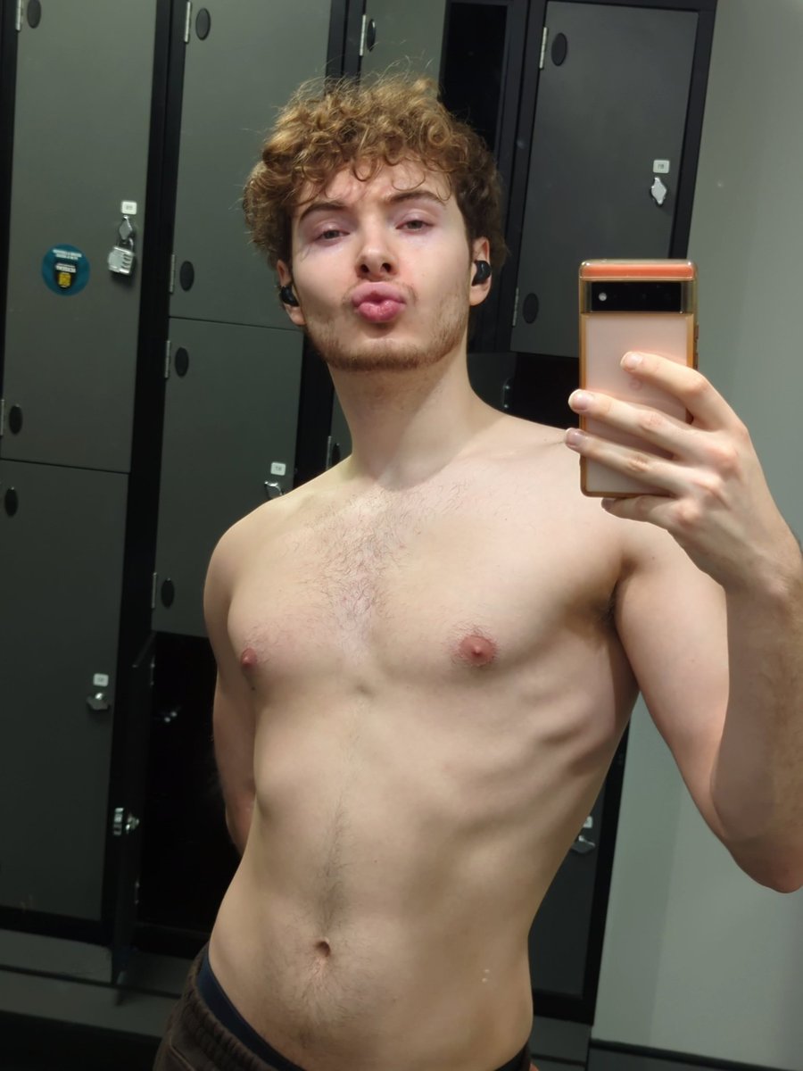 almondboyy's tweet photo. bf has been helping me out at the gym and I'm growing 🥰 https://t.co/TmLLDMlrUN