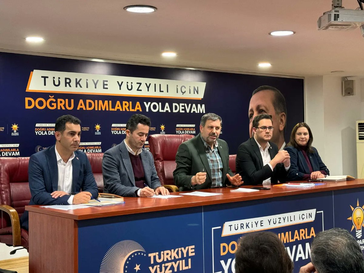 AKEskisehir26's tweet photo. Haftalık olağan yönetim kurulu toplantısı, İl Başkanımız Süleyman Reyhan başkanlığında gerçekleştirildi. https://t.co/V8fnBgwASr