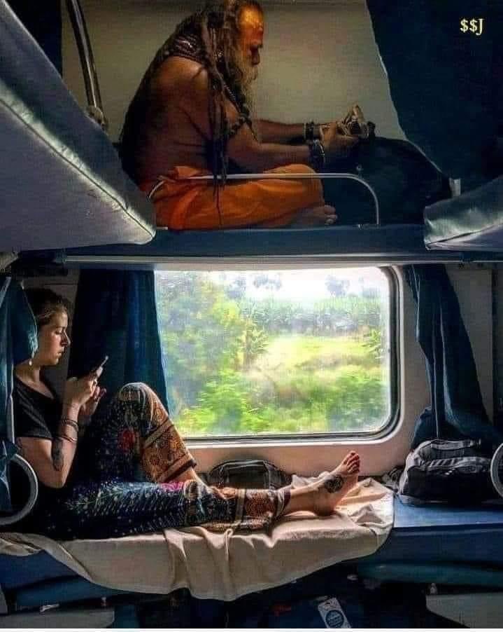 DeepakA50990865's tweet photo. ज़िंदगी उस रेल के सफ़र की तरह है बाबू मोशाय,

जिसमें "लोअर बर्थ" माया और "उपर बर्थ" मोक्ष है..
#प्रभु https://t.co/WhcGH8Z0nY