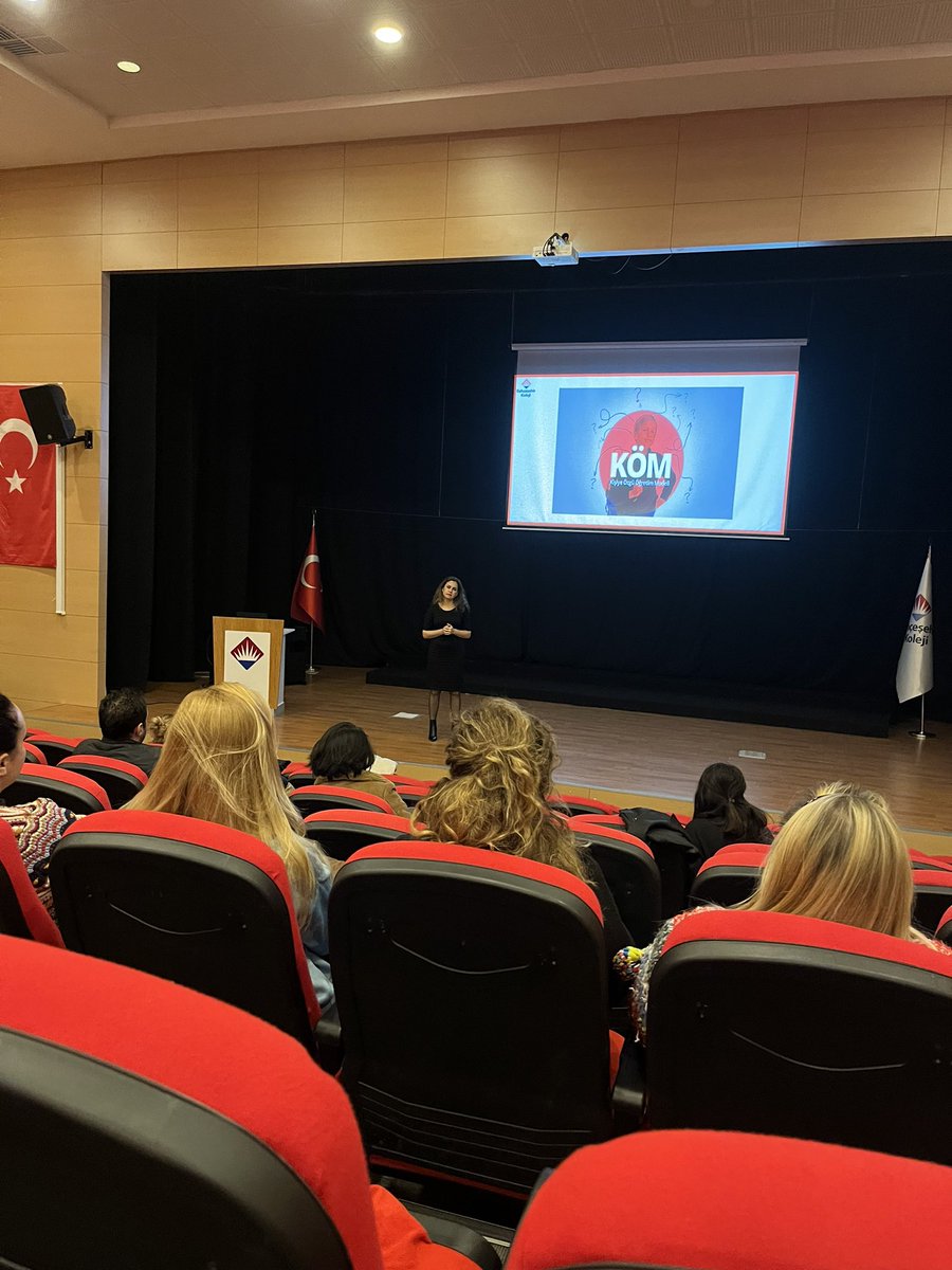 bkcicekli's tweet photo. Anaokulundan 1.sınıfa geçen öğrenci velilerimize “İlkokul Veli Sunumu” Okul Müdürümüz Mehmet OĞUR ve ilkokul Müdür Yardımcımız Esra YİMSEL tarafından yapıldı. Velilerimize katılımlarından dolayı teşekkür ederiz. https://t.co/B5xYUoKyk2
