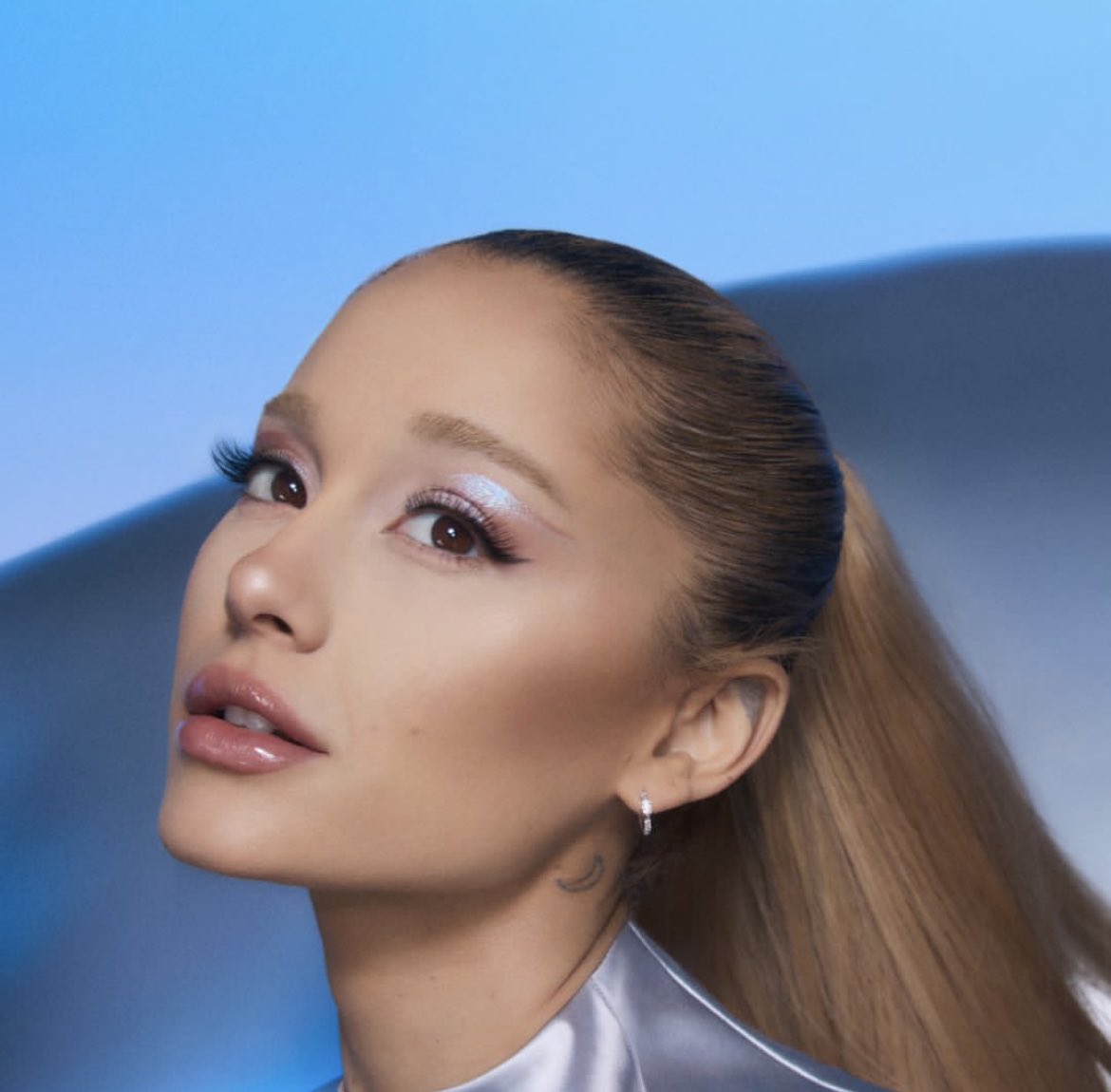 PopBase's tweet photo. Ariana Grande has surpassed 99.2 million monthly listeners on Spotify for the first time in her career.

She is currently less than 800,000 away from being the third artist to ever cross the 100 million mark. https://t.co/vtXAlPRF3y