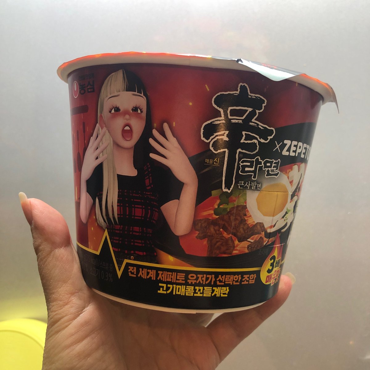 eats_tokyo's tweet image. 韓国土産の辛ラーメンxZEPETO
#cheatfood #shinramyun #ZEPETO #農心 #nongshim