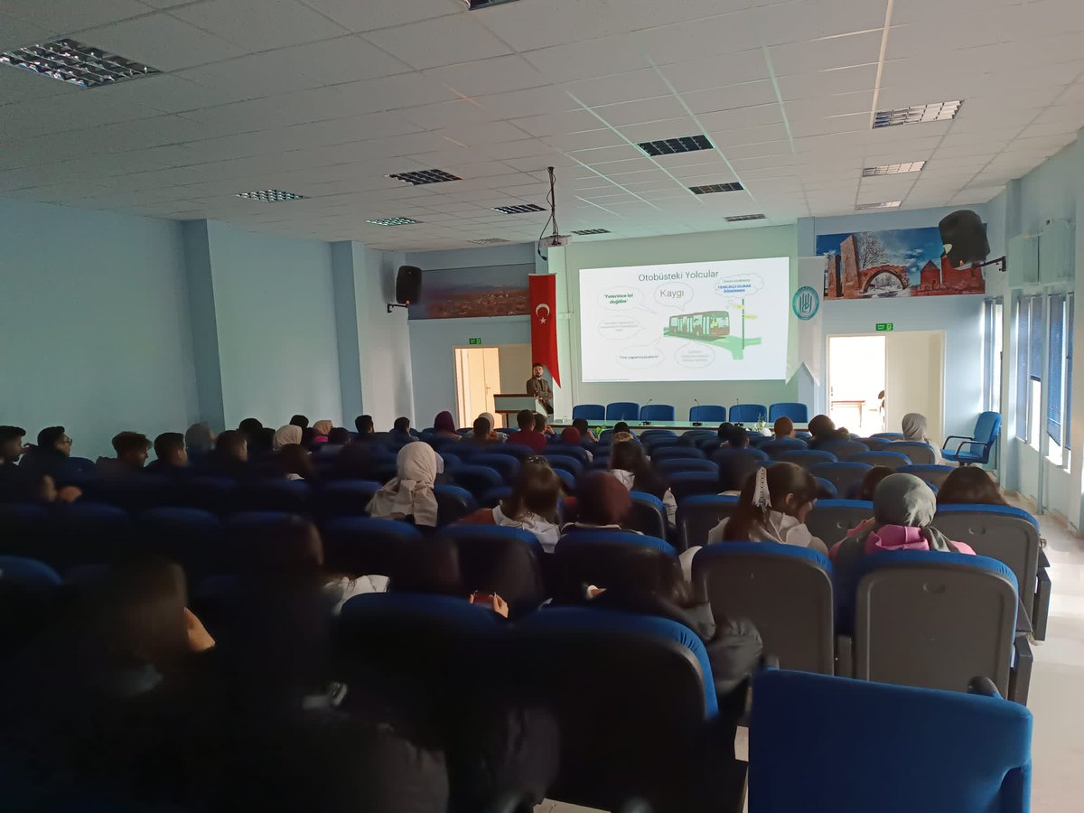 🎙 Daire Başkanlığımız bünyesinde faaliyet gösteren "Psikolojik Danışmanlık ve Rehberlik Birimi"nde görevli Psikolog Bilal ÇOLAK tarafından Beden Eğitimi ve Spor Yüksekokulu konefrans salonunda öğrencilere yönelik "Kendime İyi Bak" eğitim programı kapsamında bilgi verildi.