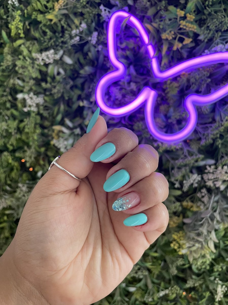 gabrielastaloch's tweet photo. ✨🩵 #naildesign #fibradevidro #anonovo #azulpiscina https://t.co/oDdnO3z0pF