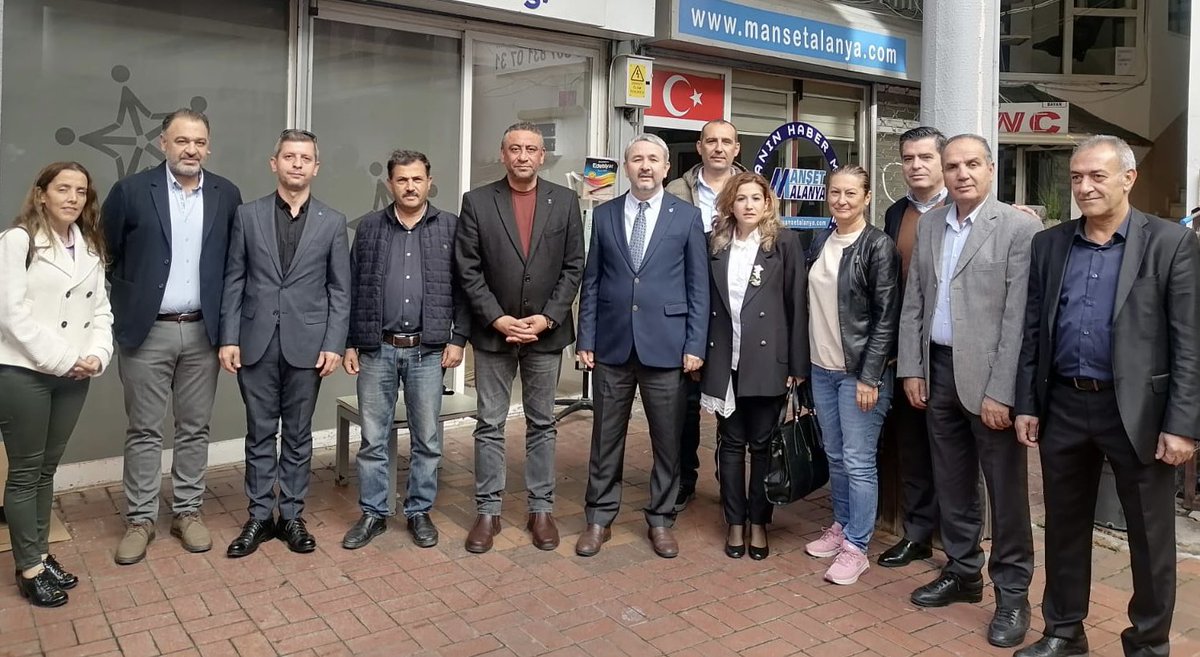 deva_alanya's tweet photo. Bugün Deva Partisi Alanya İlçe Başkanlığı olarak Manşet Alanya Gazetesi  Genel ve Haber Yayın Yönetmeni Sn Hüseyin Kalaycı beyi ziyaret ettik. Gündemi değerlendirdik. Misafirperverlikleri için teşekkür ederiz. https://t.co/otmujylkii