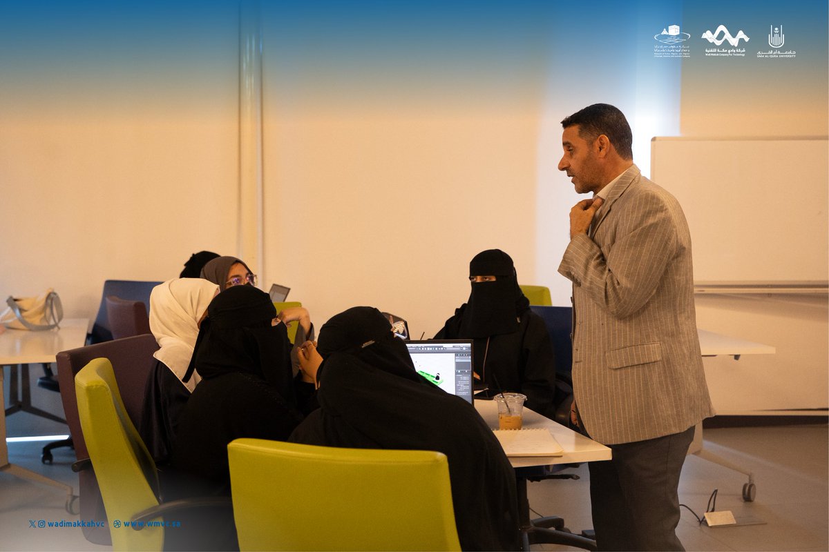WadiMakkahSA's tweet photo. @IEI_UQU @teaa_est رحلة تحقيق الأفكار الإبداعية في تحدي #صناعة_الهدايا_المبتكرة بإشراف وتوجيه فني واستشاري من  اللجنة الاستشارية الرائدة من أعضاء هيئة تدريس كلية  الفنون والتصاميم بـ #جامعة_أم_القرى 

@design_college_ 
@IEI_UQU 
@teaa_est https://t.co/JpsNiWHkeu