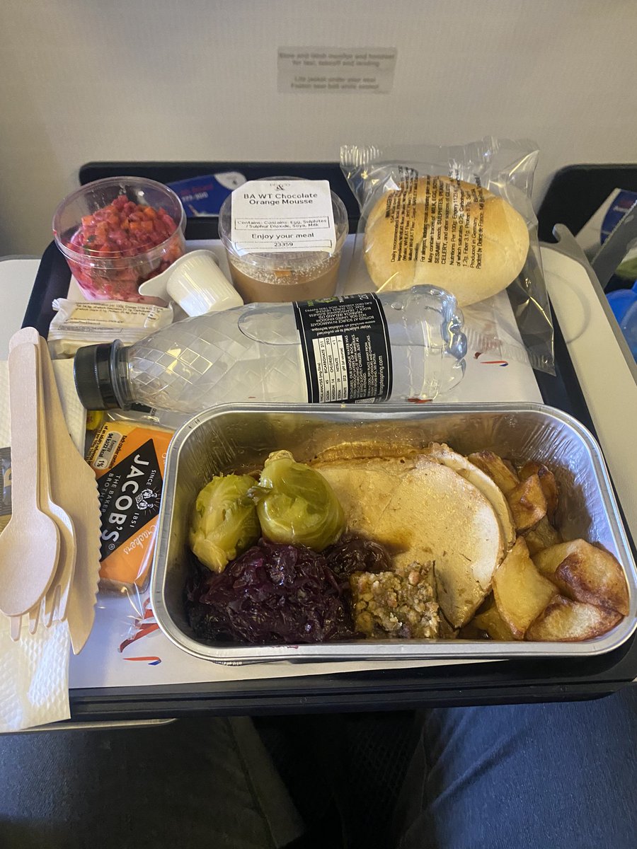 Ponnerz333's tweet photo. Why can’t you serve this every flight @British_Airways #XmasDinner 🤌🏼🎅🏿 https://t.co/ukh2c0F8Qf